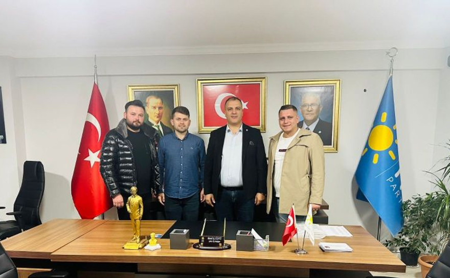 İYİ Partili gençlerde bayrak değişimi