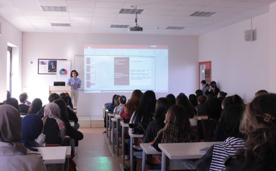 KOÜ öğrencilerine 'yeni çağda iletişim' semineri