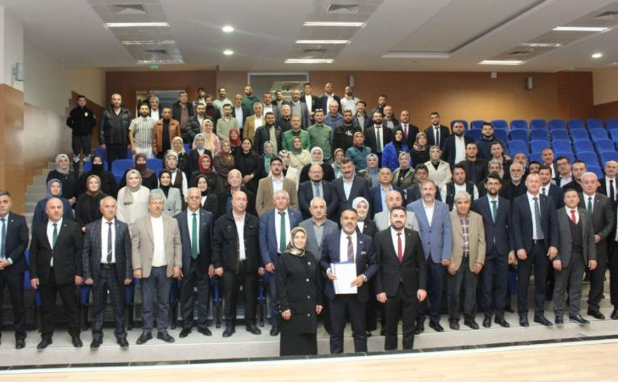 AKP'li Köksal Şakar mazbatasını aldı