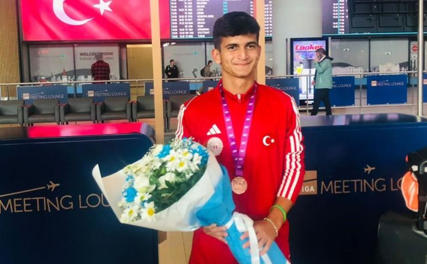 Darıcalı Emirhan dünya 3'üncüsü oldu