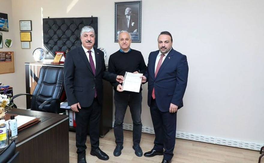 AKP’li Yıldırım mazbatasını aldı