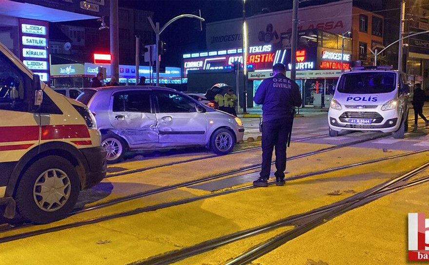 Kocaeli'de sabah saatlerinde 2 araç kazaya karıştı