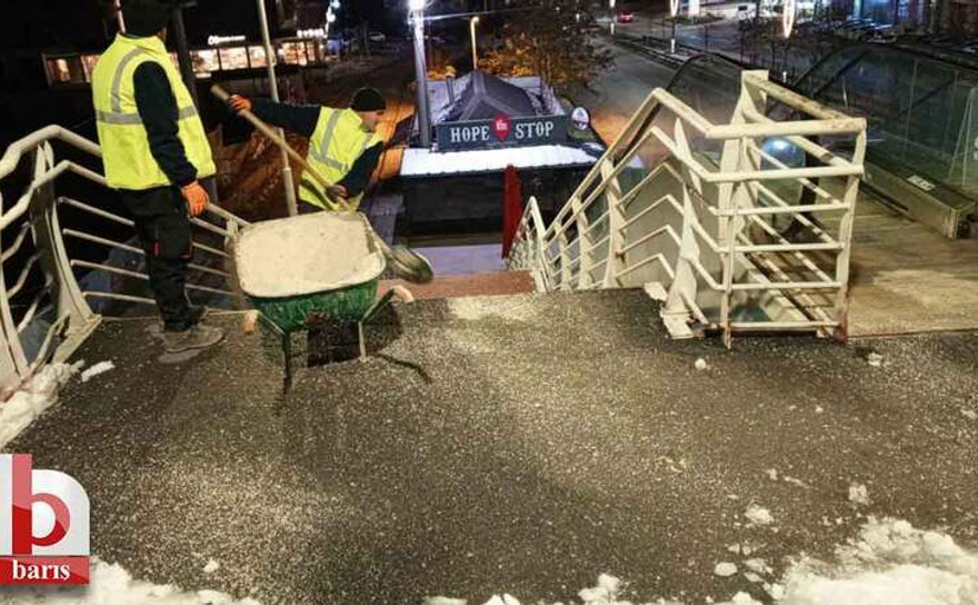Kocaeli’de kar sonrası üst geçitler unutulmadı