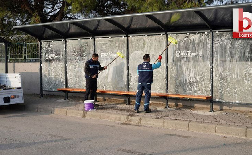 Kocaeli'de duraklar temizleniyor