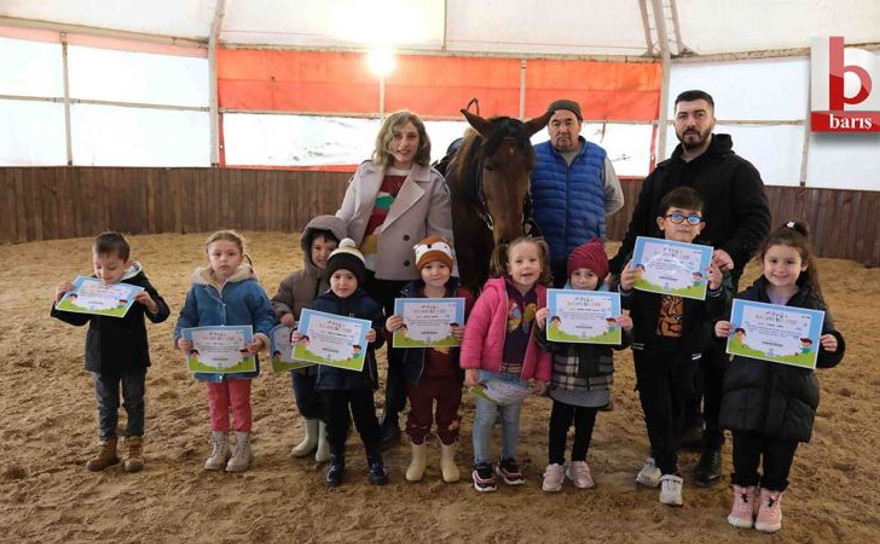 Kocaeli’de 40 minik binici başarı belgesi aldı