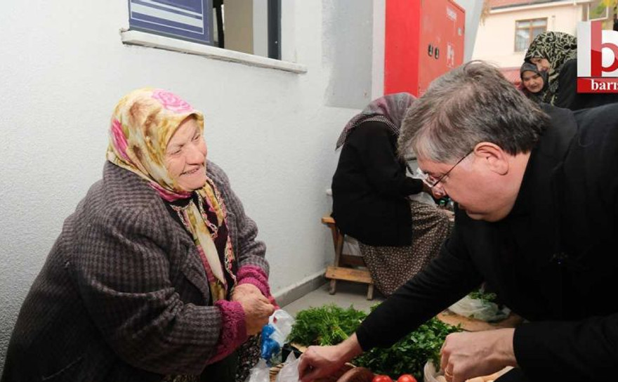 Yıldızlı, İzmit Perşembe Pazarı'nda vatandaşlarla buluştu