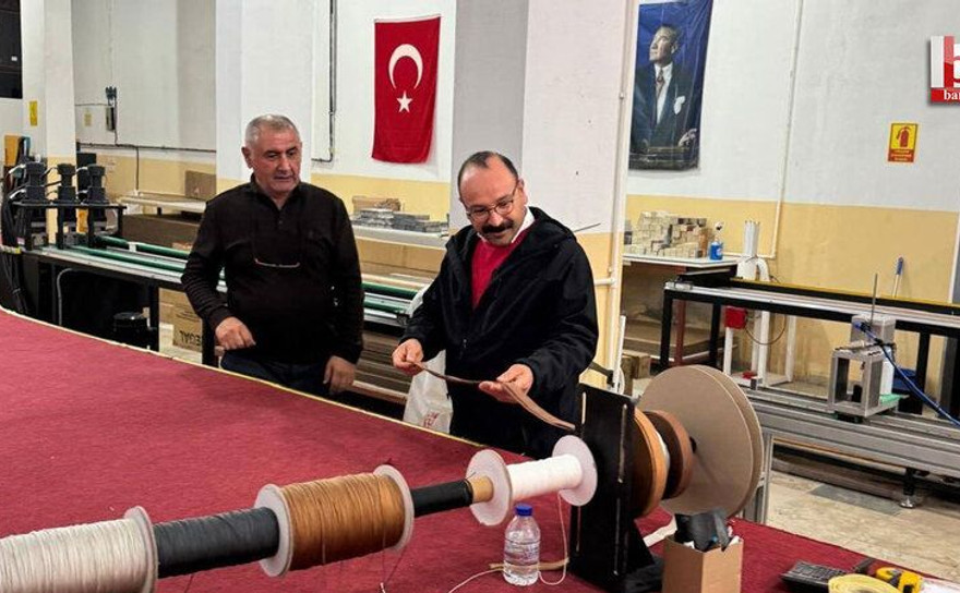 Başkan Atsız bu kez ahşap perde tezgahının başına geçti