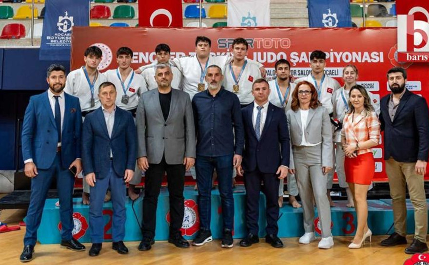 Büyükşehir Kağıtspor 2024'te 254 madalya kazandı!