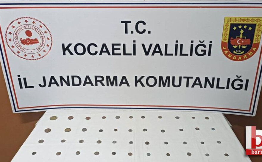 Tarihi eserlerle jandarmaya yakalandılar