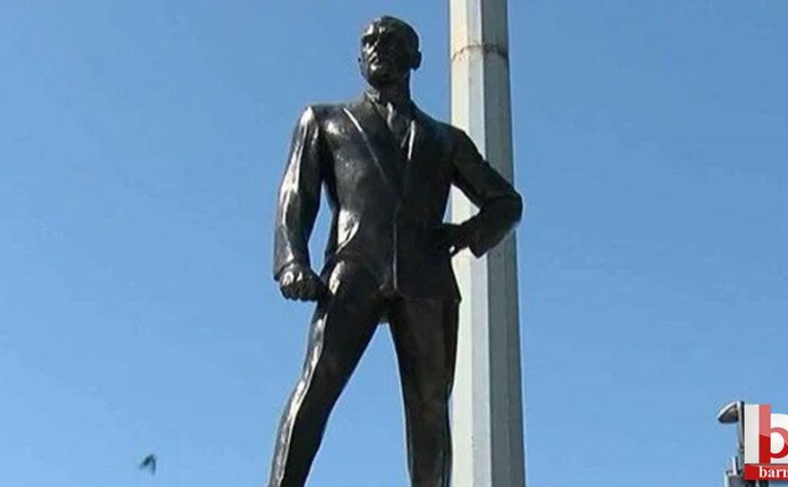 İstanbul'da Türkiye'nin ilk Atatürk anıtına saldırı