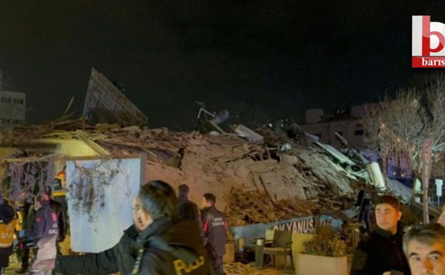 Konya'da 3 katlı bina çöktü! Enkaz altında kalanlar var
