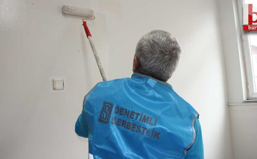 Kocaeli’de denetimli serbestlik hükümlüleri kamu yararına okul boyadı
