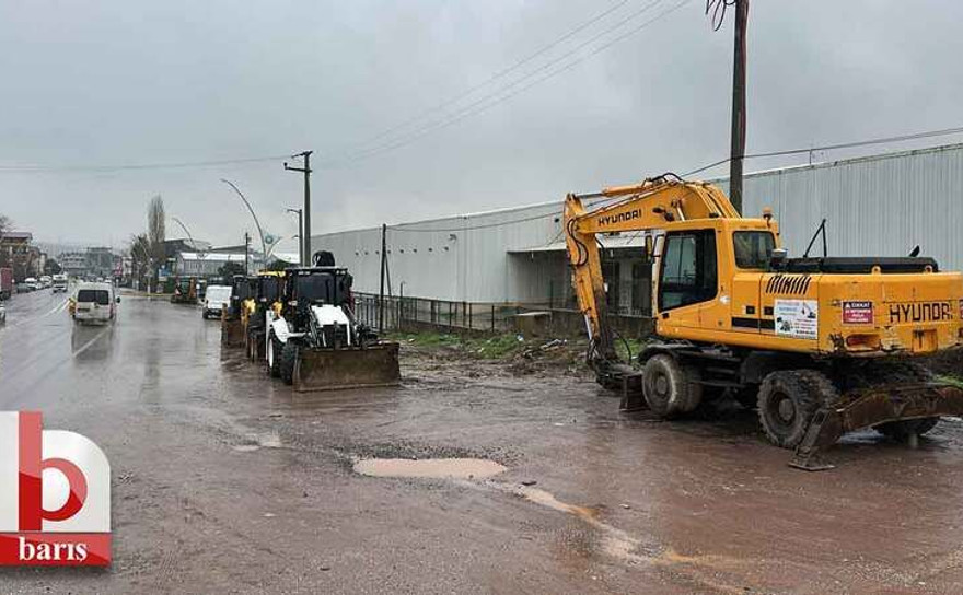Kartepe'de iş makineleri park yasağı dinlemiyor!