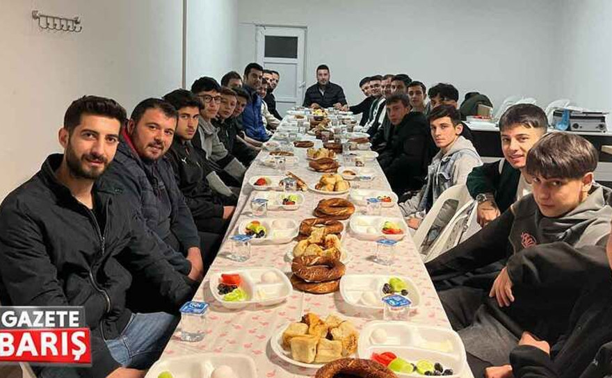 Uzunbeyli gençler sahurda buluştu