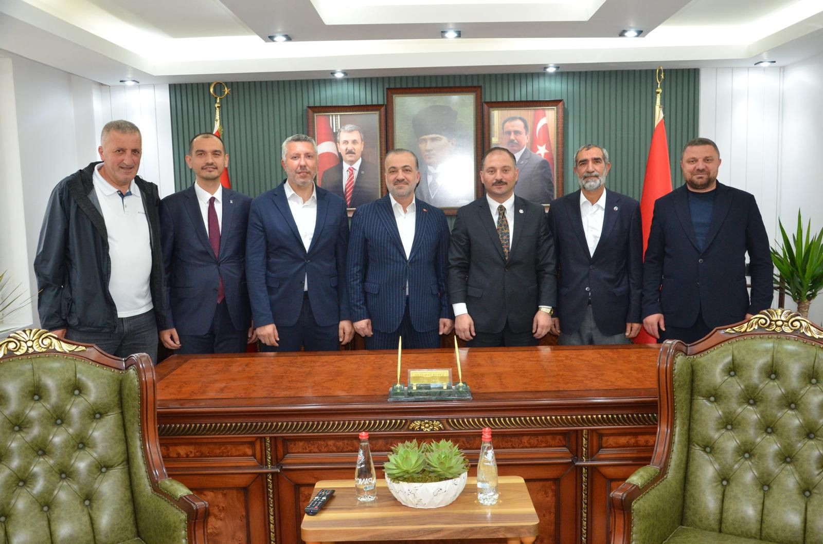 AKP Kocaeli BBP’li Küpçü’ye eli dolu gitti