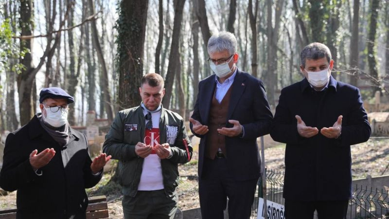 İpşiroğlu,mezarı başında dualarla anıldı