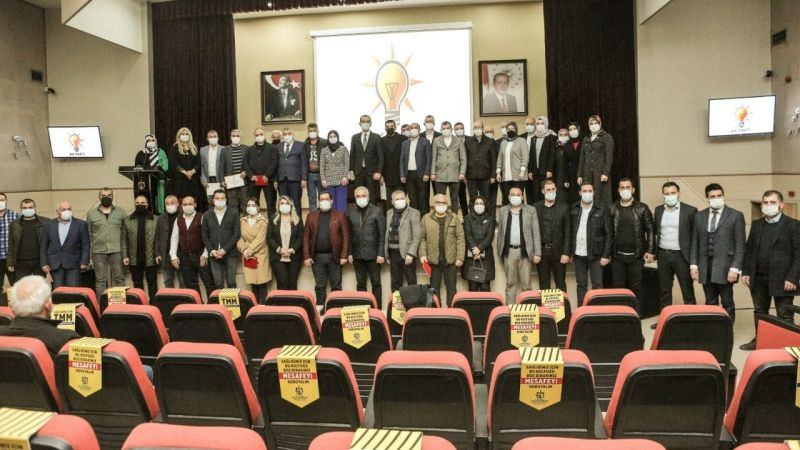 AKP İzmit 12 mahallede başkanları değiştirdi!