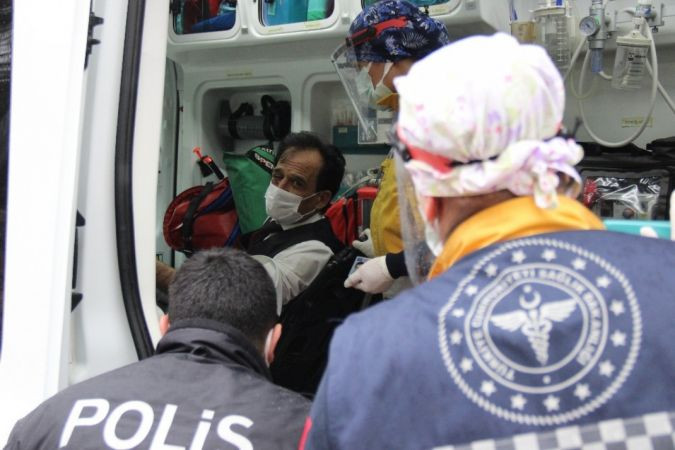 Yolcu dolu otobüsün şoförüne tekme tokat saldırdı