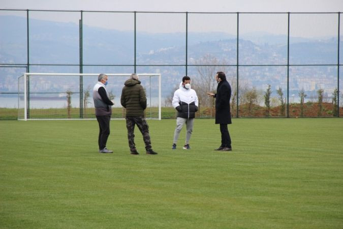 Boş araziyi kamyonlar dolusu malzeme ile dev spor tesisine dönüştürdüler