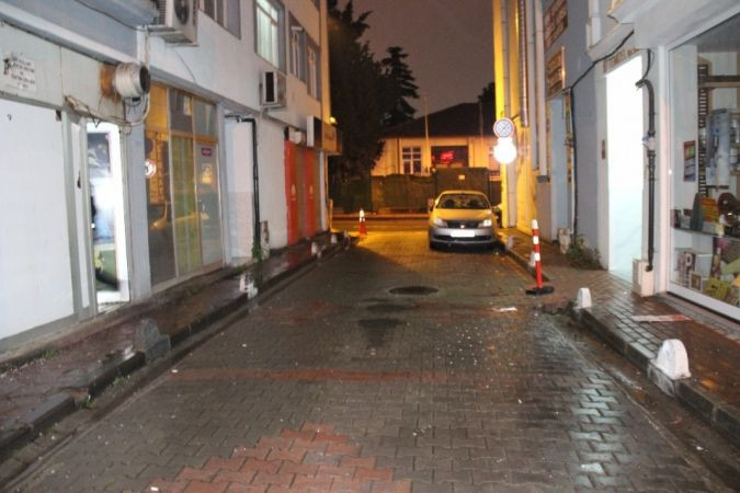 Kavgada havaya ateş açtı, kurşunlar yemek yiyen ailenin evine isabet etti