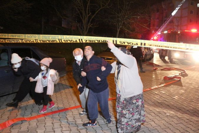 Anne babası ile tartışıp önce evi yaktı sonra da kendini polise ihbar etti
