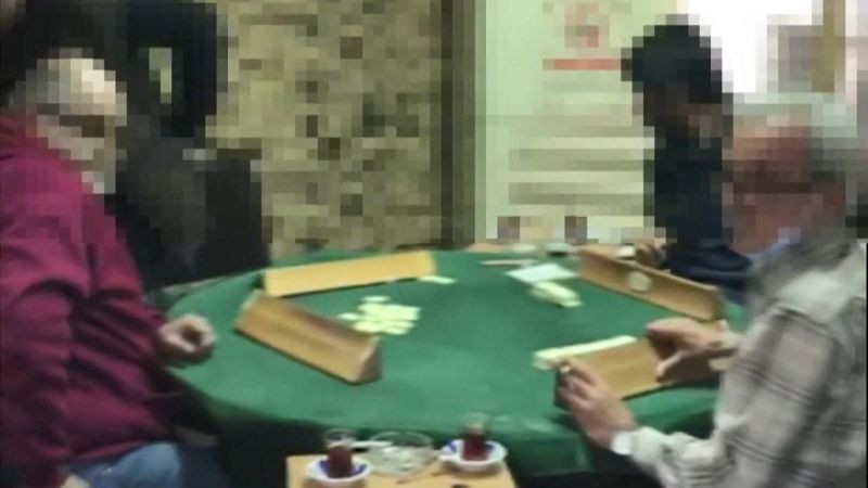 Polis bastı, oyuna devam ettiler!
