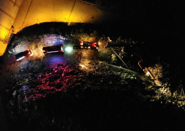 Kocaeli'de 30 dönümlük atık sahası alev alev yandı