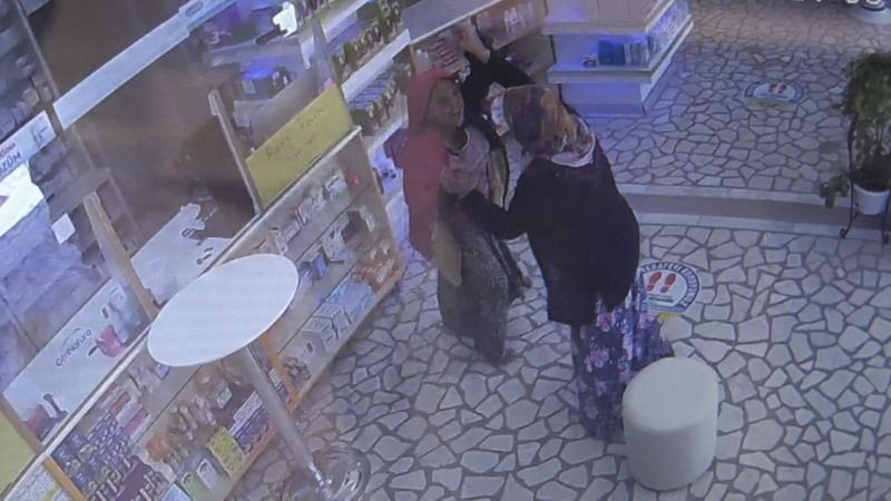 Yaşlı kadın hırsızı böyle yakaladı! Hırsız, iğrenç bir yol izledi