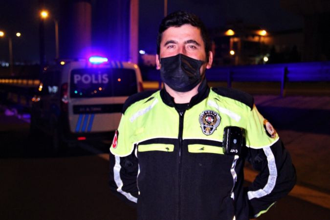 Polis, iftar saatinde yaptığı bu hareketiyle yürekleri ısıttı