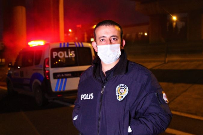 Polis, iftar saatinde yaptığı bu hareketiyle yürekleri ısıttı