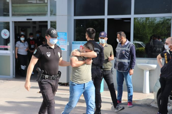 Yaşlı vatandaşları 3 milyon TL dolandıran 19 sahte bankacı adliyede