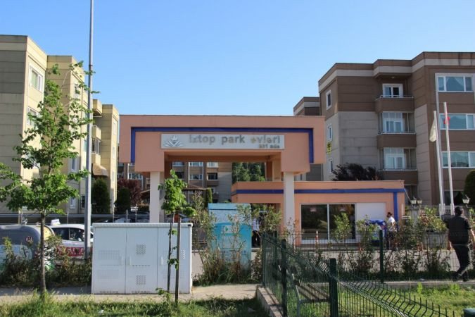 Site sakinleri yönetim için ayaklandı