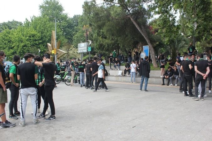 Yeşil siyahlı taraftarlar şampiyonluk istiyor!