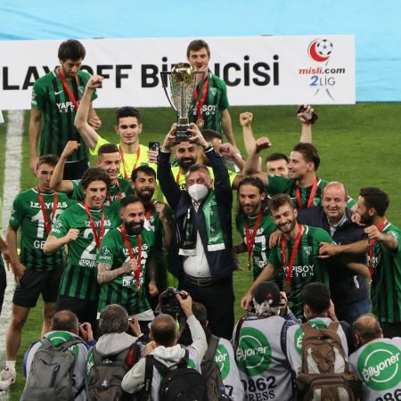 Şampiyonlar Büyükakın’ın ayağını yerden kesti