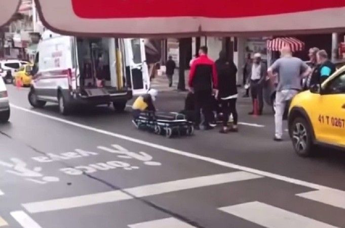 Yolun karşısına geçmek isterken dehşeti yaşadı