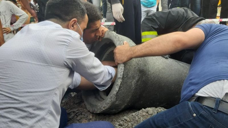 Oyun oynarken kanalizasyon borusuna sıkıştı