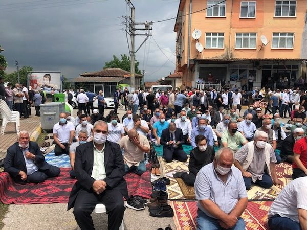 Üzülmez son yolculuğuna uğurlandı