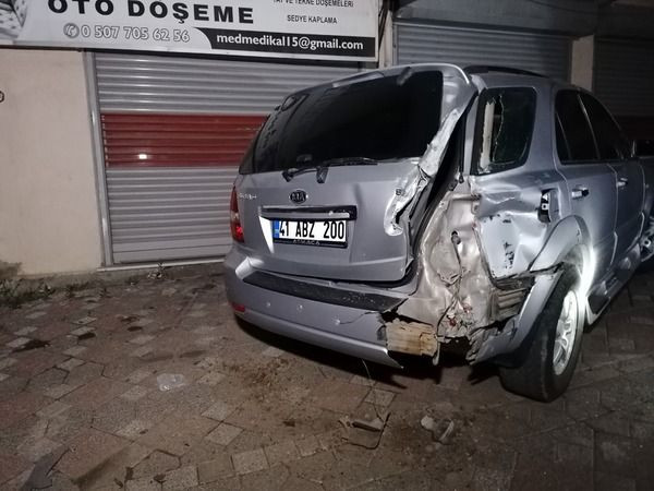 Park halindeyken freni boşalan tır ortalığı savaş alanına çevirdi