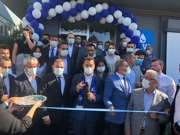 Babacan aynı binayı açmaya geldi