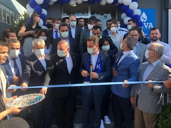 Babacan aynı binayı açmaya geldi
