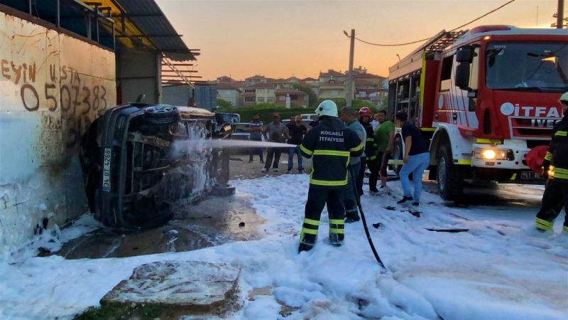 Otomobil tamir edilirken alev aldı!