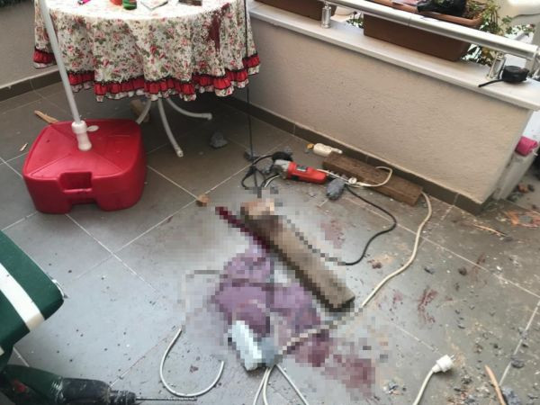 Balkondaki demir parmaklıkları keserken canından oluyordu