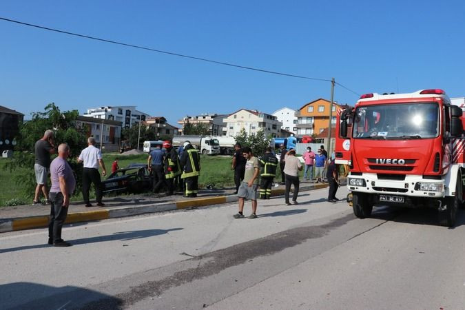 Karşı şeride uçan otomobilde can pazarı