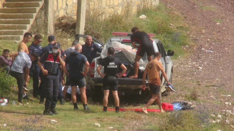 Denizde kaybolan gencin, 25 saat sonra cesedi bulundu