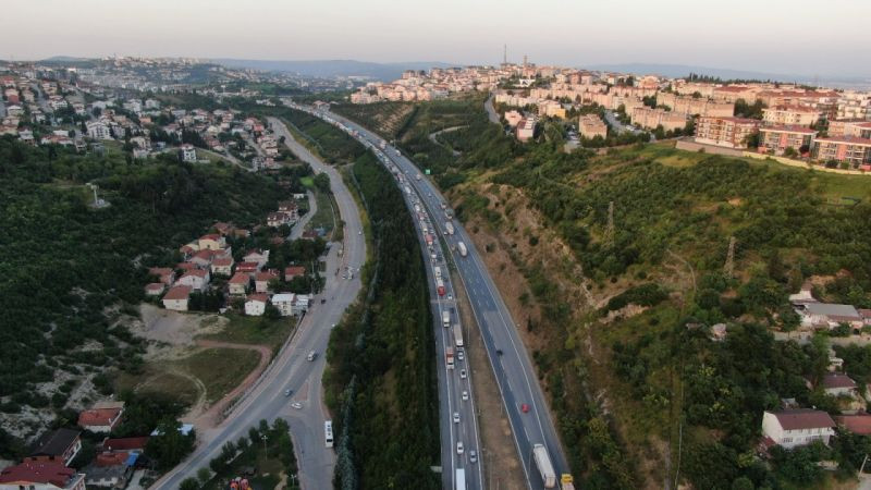TEM’de 5 araç birbirine girdi: 5 yaralı