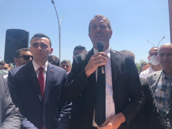 MHP’li Başkan kurban keserek göreve başladı “Ülkücü Başkan nasıl olur göstereceğim”