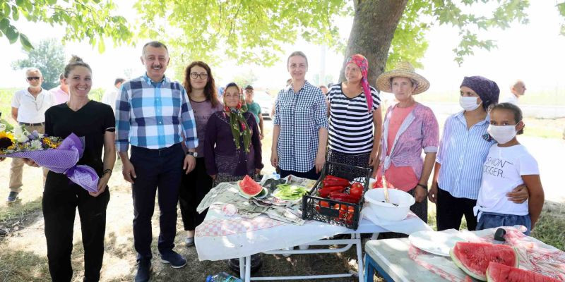 Bayraktar köyünde ilk hasadı, Başkan Büyükakın yaptı