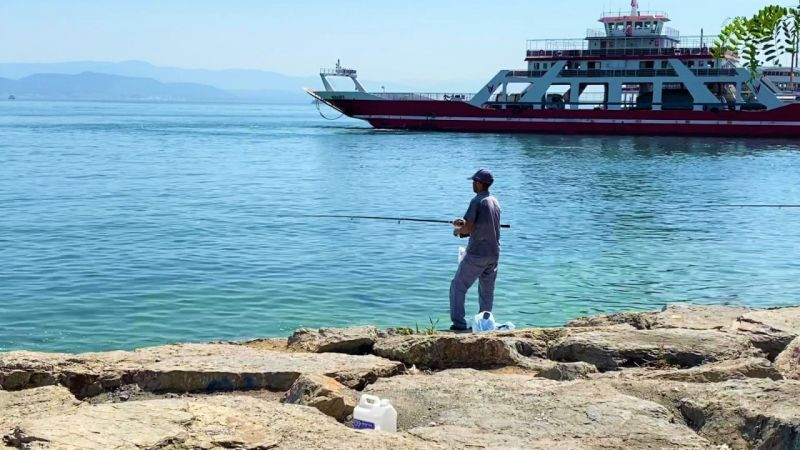 Gebze’de balıkçılar deniz altındaki müsilajdan şikayetçi