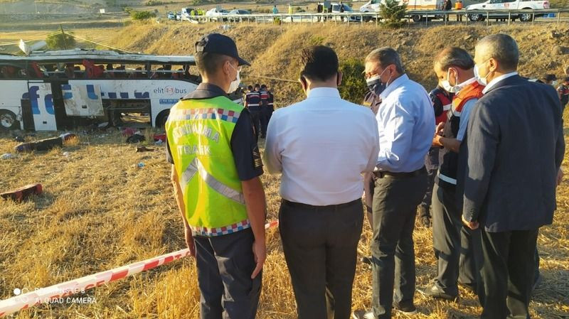 Efe Tur'a ait otobüs devrildi: 15 ölü, 17 yaralı