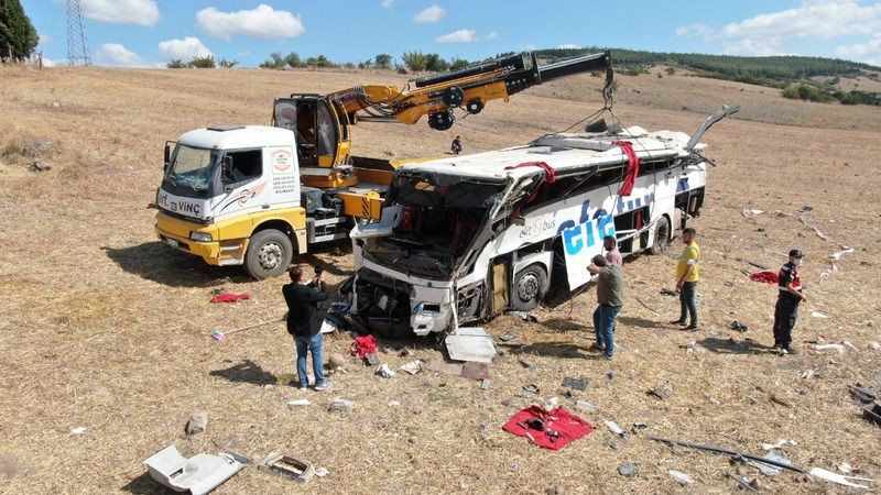 Efe Tur'a ait otobüs devrildi: 15 ölü, 17 yaralı